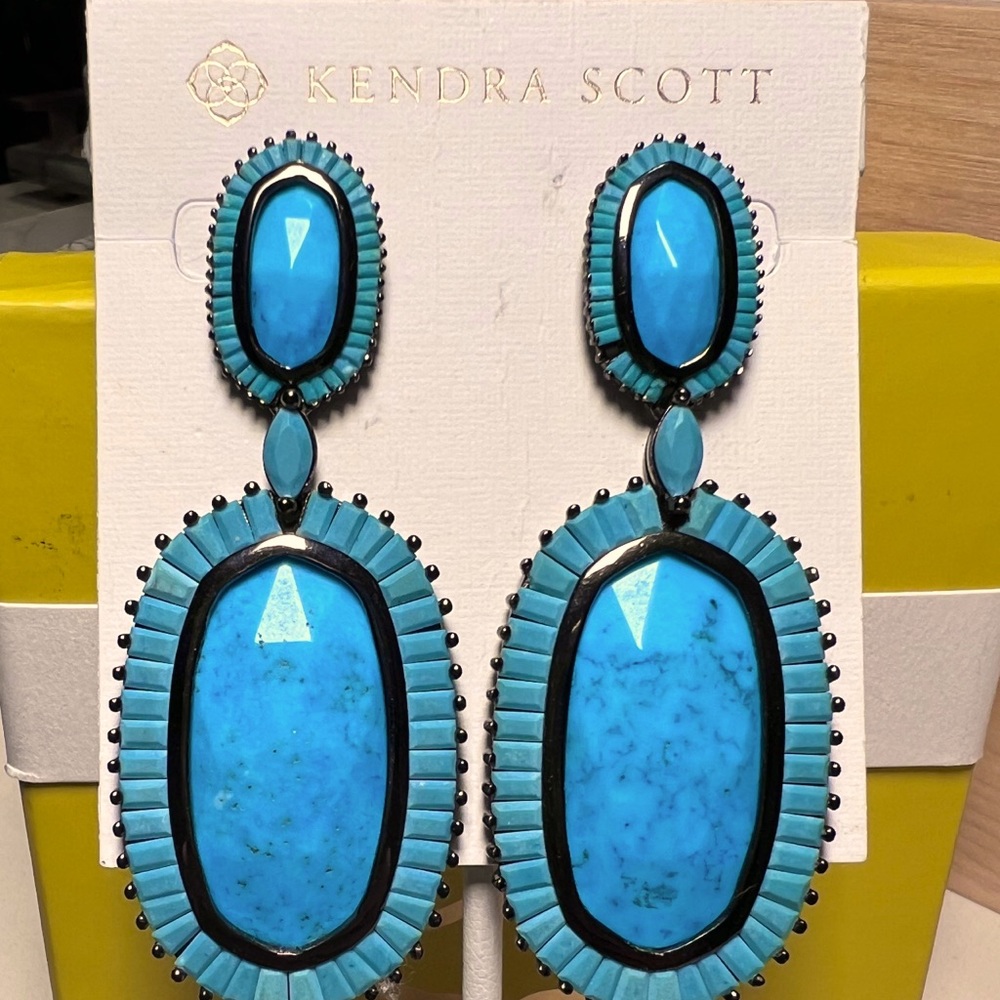 Kendra Scott Kaki earrings in GM and turquoise!